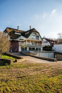 Reet am Rhein - Chateau
