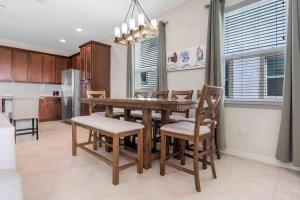 SUPER SNUG- FUN THEMEs POOL & TONs OF AMENITIEs