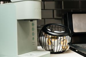 King Apartment in West Hollywood with Pool, Gym, Parking