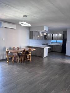 Villa Matthew - Villa de Lujo con Piscina Privada y BBQ, Cerca al Mar