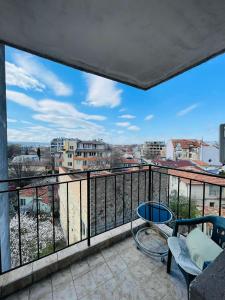 Апартамент широк център варна15 минути до центъра