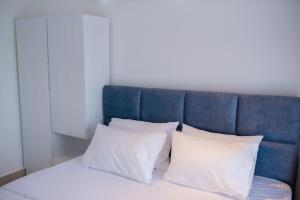 Santorini 2BR Resort Apartment - Negombo Beach & Airport