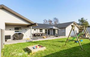 5 Bedroom Amazing Home In Ebeltoft