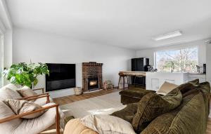 5 Bedroom Beautiful Home In Gilleleje