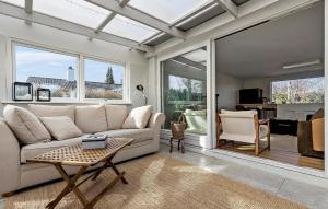 5 Bedroom Beautiful Home In Gilleleje