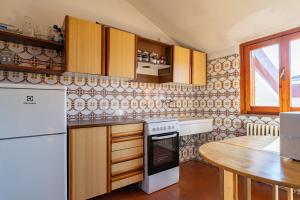 Spacious mountain view attic apartment