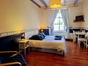 Maisons d'hotes LE MOULIN DU COUFFON : Chambre Double avec Salle de Bains Privative