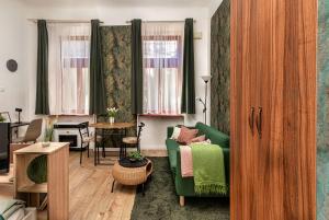 Green Palm Apartment near by Heroes Square with free Parking