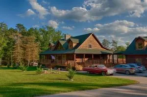 Garnerland in Luray with Hot Tub and Pet Friendly - 纽马基特