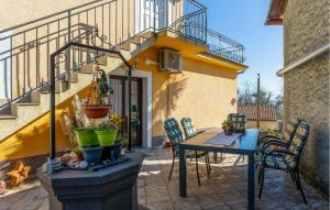 Stunning Apartment In Opric With Wifi