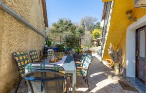 Stunning Apartment In Opric With Wifi