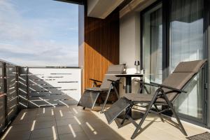 Kronsmart Apartment: Cozy Fireplace & Free Parking