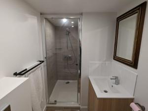 Maisons de vacances Maisonnette plein centre bourg : photos des chambres