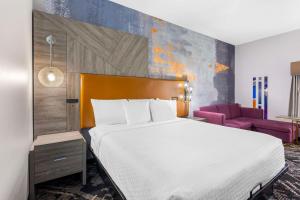 King Room with Sofa Bed - Non-Smoking room in Best Western Chambersburg