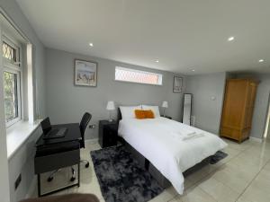 Cosy Guest House, Langley, Slough