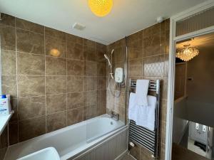 Cosy Guest House, Langley, Slough