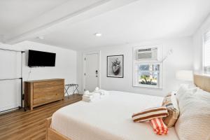 Folliday Inn - The Falls Flyer - Room 14