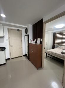 2BR Staycation in front of MOA Near Aiports Entertainment City Ayala Malls Parqal Worldtrade Center PICC Starcity SEA ESCAPE BLISS