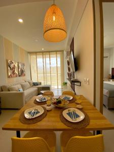 Lujoso con terraza, vista al mar y reserva natural