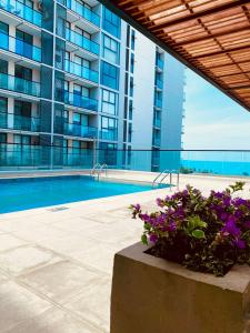 Lujoso con terraza, vista al mar y reserva natural