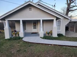 Quaint Farmhouse - برانسون ويست