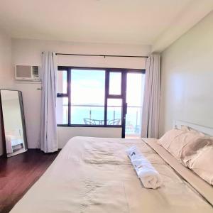 STAYLUXIA - BREATHTAKING MANILA BAY AND CITY VIEWS- 1-5 BR Luxury and Superior Condos with, Balcony, Pool, Netflix & Gym- Housekeeping Available -
