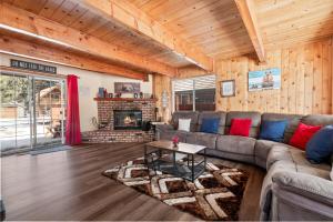 The Peter Pan Hideout with BBQ and Large Backyard