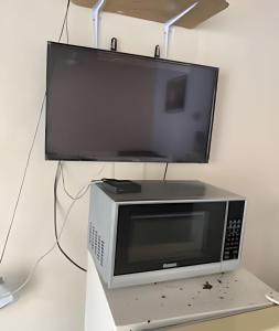 C11 · Casa 2 niveles, alberca y vista al manglar