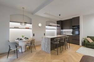 Luxury Courtyard Old-Town Residence