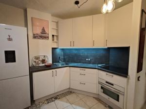 Joy and Friends 2 El Carmen