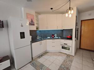 Joy and Friends 2 El Carmen