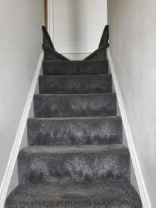 Rugby town centre house close to train station, rugby school and benn hall