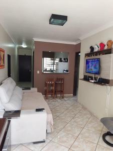 Apartamento de frente com sacada