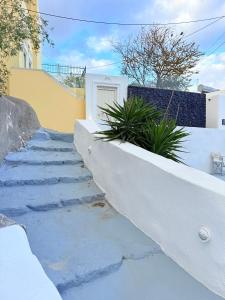 Nolis White Fira