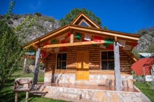 Hermosa cabaña en la montaña