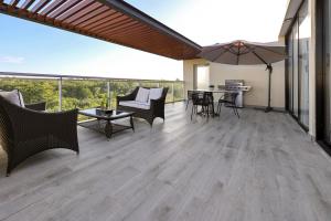504 New, Fantastic Rooftop with Private Jacuzzi