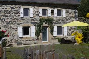 Gîte Haute-Loire, Saint-Etienne-Lardeyrol, Au pied des huches - Messinhac
