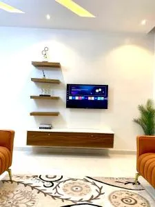 Kayz luxury suites - Olowoira