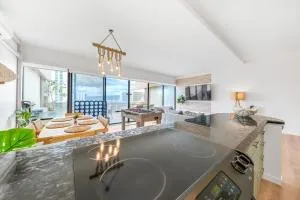 Bright Beach Style Condo Steps to Pool, Hot Tub and Parking - 卡内奥赫