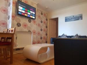 Gorgeous Home 4 Bedrooms W Parking