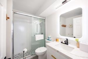 Ilikai Marina Stunning Ocean & Harbor Views - Walk to the Beach!