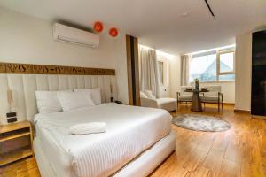 Superior Pyramids Inn