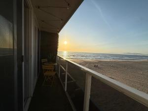 Oceanfront 2 BR w Pool & Parking 234