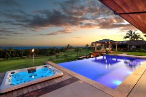 Private Luxury 6-bedroom Villa in Kukuiula, Panoramic Ocean View, Heated infinity pool, SPA, Sleep up to 22 - 4hvězdičkové hotely ve městě Koloa