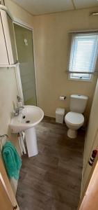 Promenade park 8 Berth caravan next to the beach entrance, WIFI included