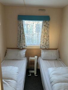 Promenade park 8 Berth caravan next to the beach entrance, WIFI included