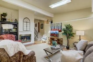 4BD Family Home Heart of COS Lrg backyard and Gameroom - Papeton