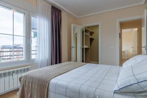 AH Full&Roomy Auditorio de Oviedo VUT6502AS