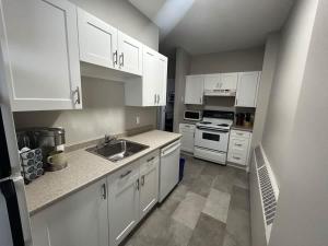 Large 2BR Condo in the Heart of Uptown Coffee Wif