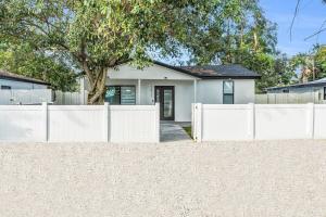 Modern Home with large private yard - Next to downtown & beach & airport - Pet friendly